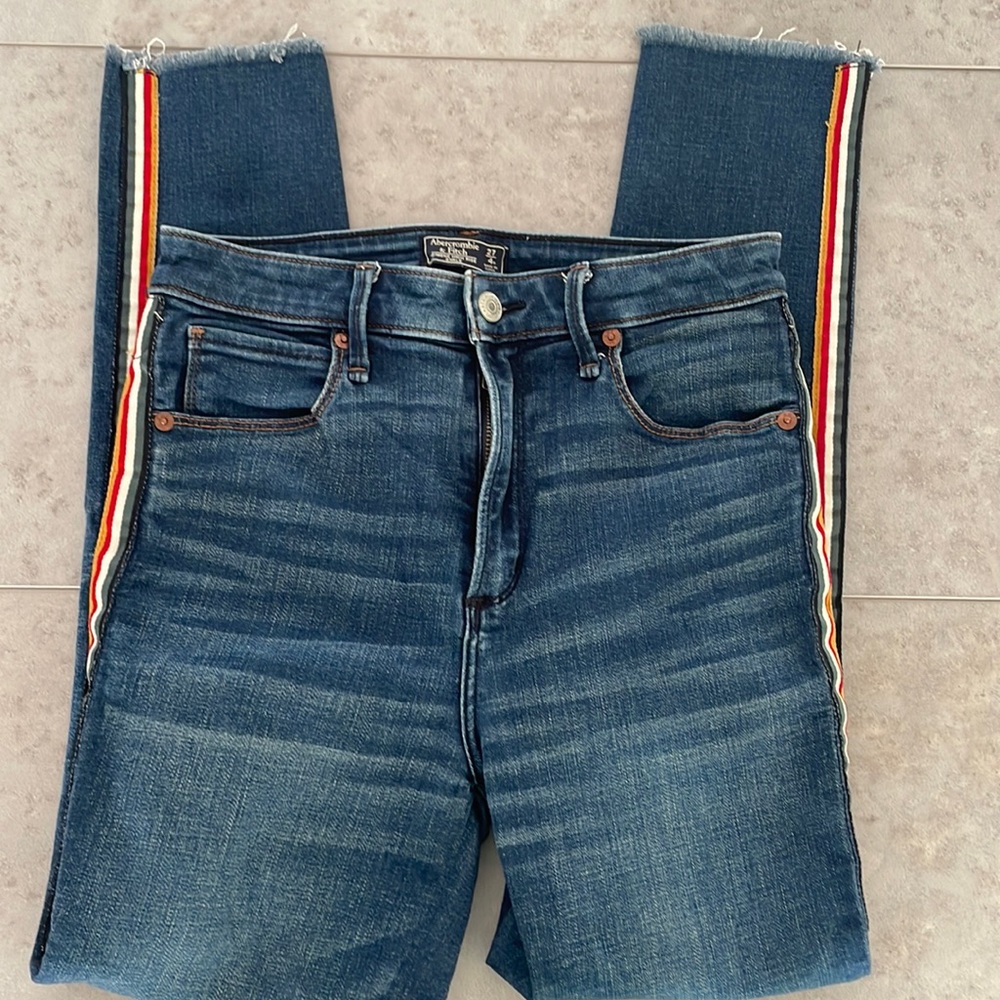 ABERCROMBIE & FITCH Simone High Rise Ankle jeans ribbon detail on side raw hem 4